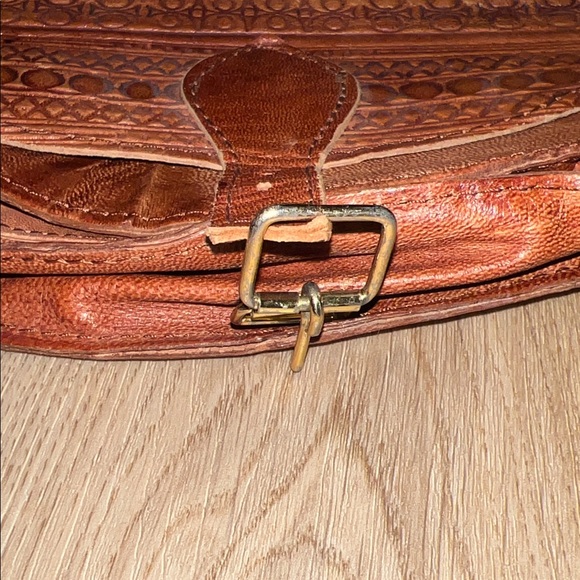 Vintage Circa 1990’s Brown Leather Crossbody Bag - Picture 12 of 16